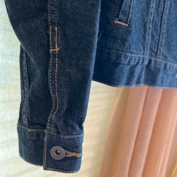 Uniqlo Denim Jacket Dark Wash - Picture 4 of 6